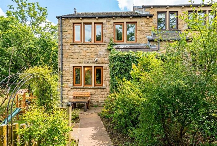 3 Bedroom Semi-Detached House For Sale In Burnlee Road, Holmfirth, HD9