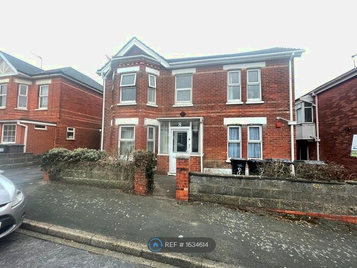 6 Bedroom Detached House To Rent In Crichel Road, Bournemouth, BH9