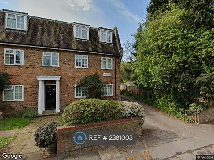2 Bedroom Flat To Rent In Bridge Road, Chertsey, KT16