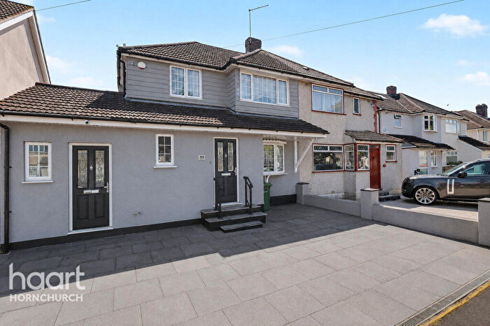 4 Bedroom Semi Detached House For Sale In South End Road, Hornchurch, RM12