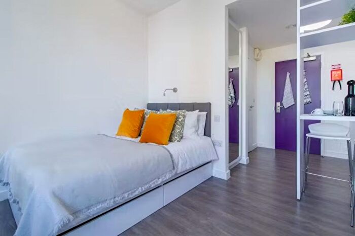 1 Bedroom Flat To Rent In Students - Kensington House, Suffolk Street Queensway, Birmingham, B1