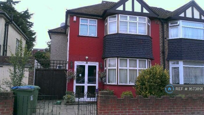 3 Bedroom Semi-Detached House To Rent In Brookdene Road, London, SE18