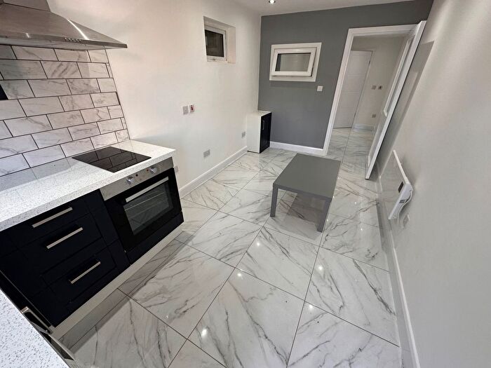 1 Bedroom Flat To Rent In Gledwood Drive, Hayes, UB4