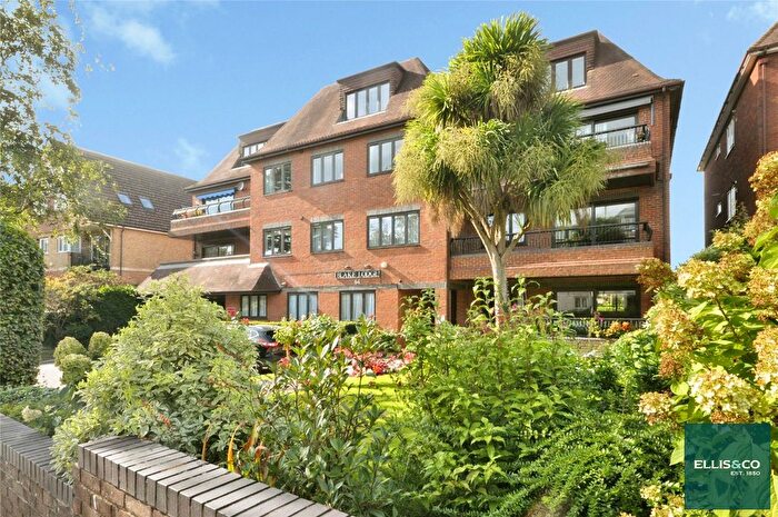 3 Bedroom Flat For Sale In Hendon Lane, London, N3
