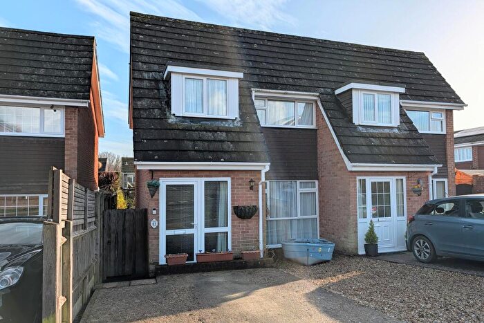 3 Bedroom Semi Detached House For Sale In Greyshott Avenue, Fareham, PO14