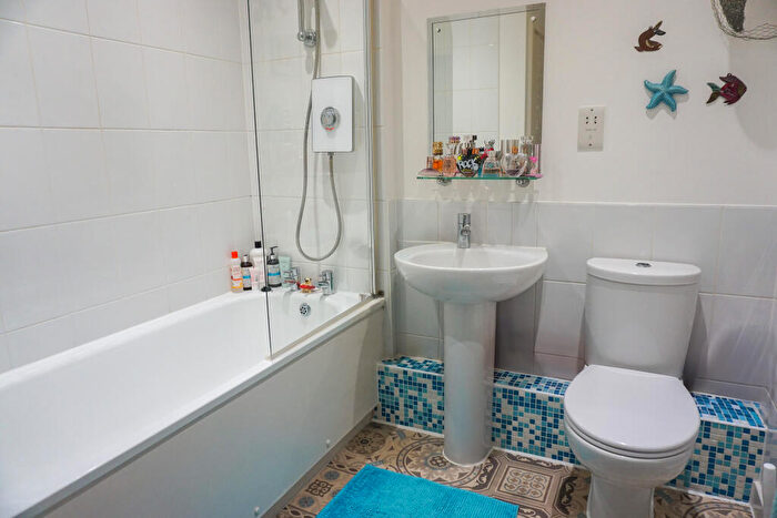 2 Bedroom Flat For Sale In Beaumaris Gardens, London, SE19