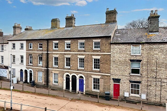 6 Bedroom Terraced House For Sale In St. Marys Square, Newmarket, CB8