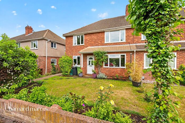 2 Bedroom Maisonette For Sale In Ardrossan Gardens, Worcester Park, KT4