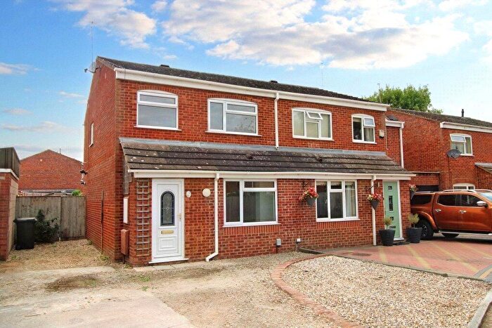 3 Bedroom Semi-Detached House To Rent In Symonds, Freshbrook, Swindon, SN5