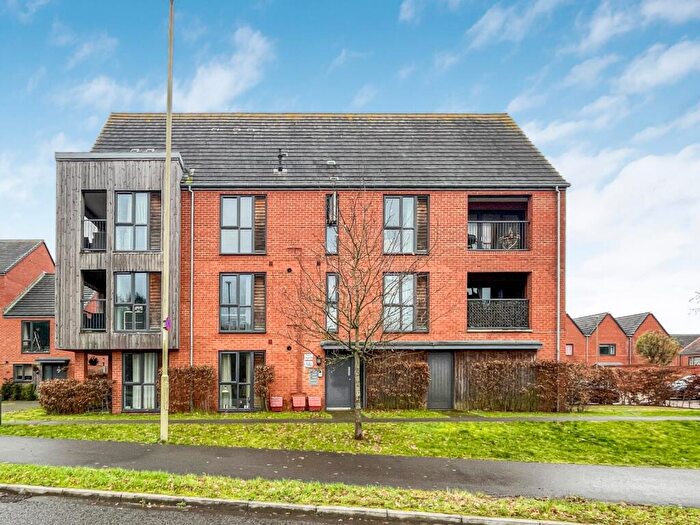 2 Bedroom Flat For Sale In Louisburg Avenue, Bordon, Hampshire, GU35