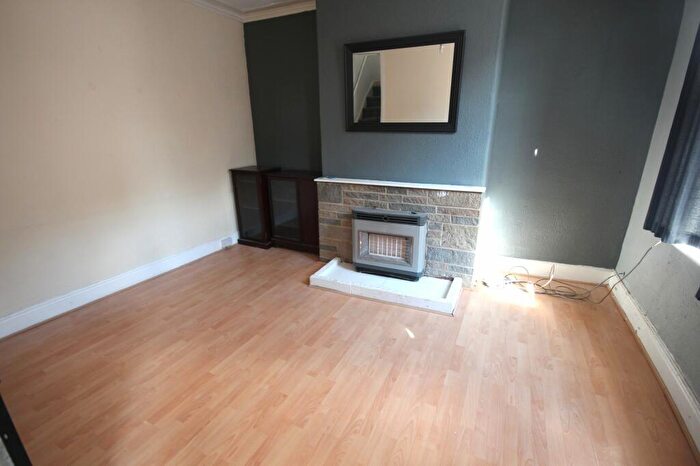 1 Bedroom Terraced House To Rent In Cleveleys Terrace, Leeds, LS11