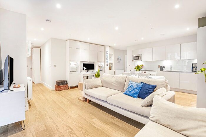 2 Bedroom Flat For Sale In Greyhound Parade, London, SW17