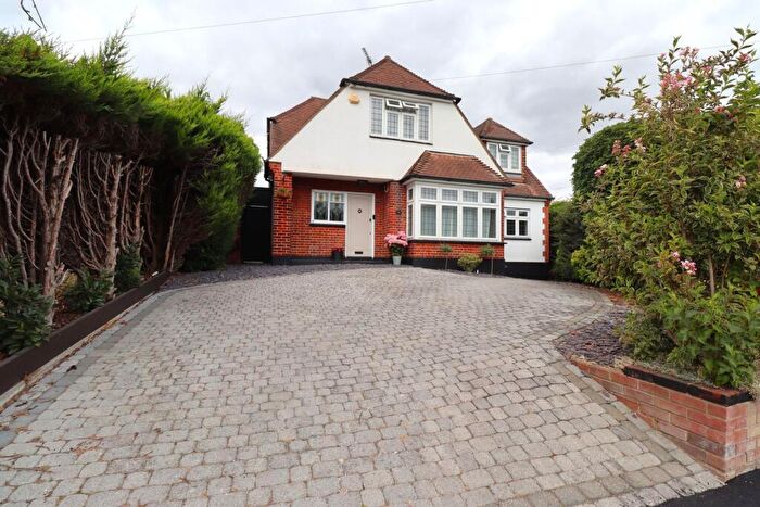 4 Bedroom Detached House To Rent In Holly Tree Gardens, Rayleigh, SS6