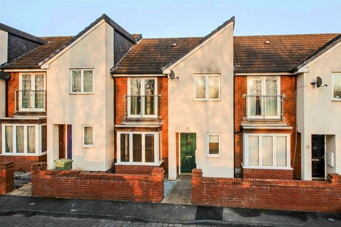 3 Bedroom Terraced House To Rent In Hunsbury Close, Broughton, MK10