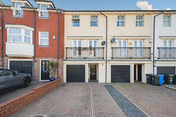 3 Bedroom Terraced House For Sale In Williams Way, Bexley Park, DA2