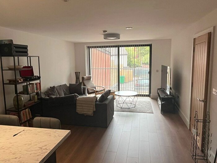 2 Bedroom Flat To Rent In Parsonage Road, Manchester, M20