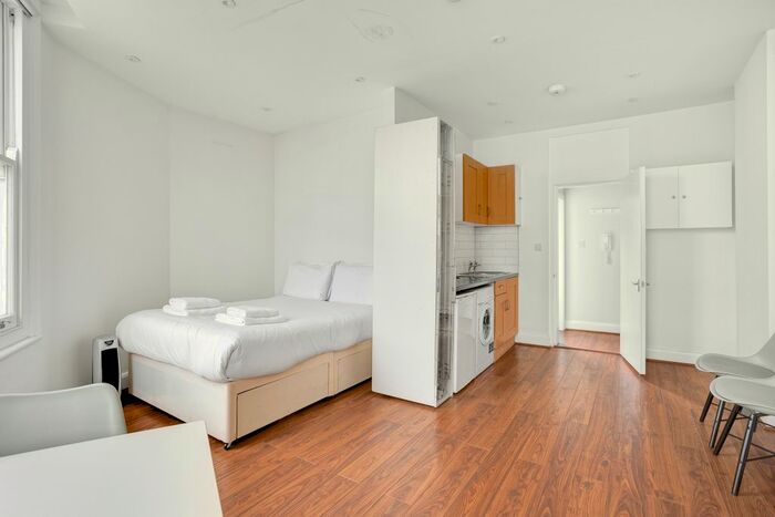 Studio To Rent In Pembridge Villas, London, W11