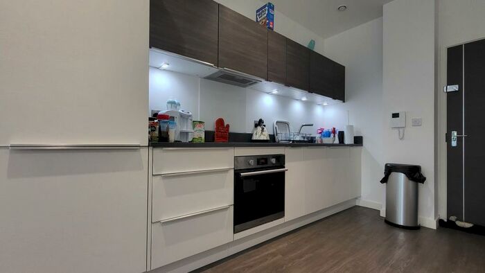 1 Bedroom Apartment To Rent In Century Court, RG12