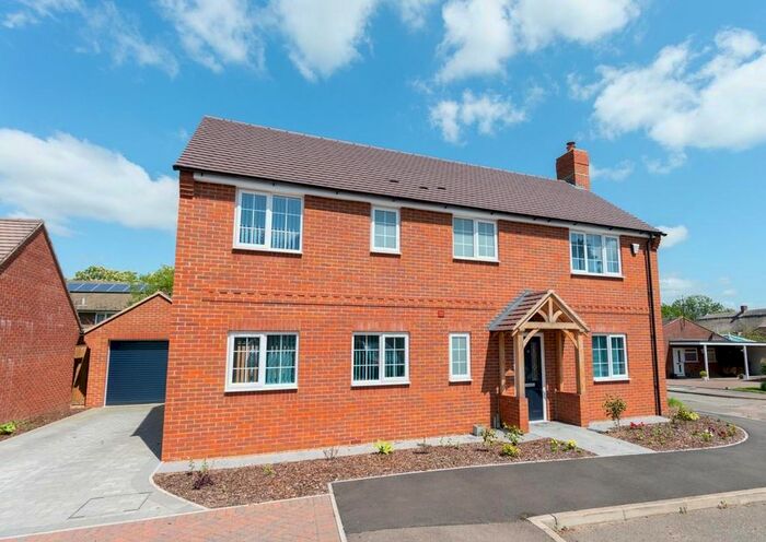 4 Bedroom Detached House For Sale In The Mead, Soulbury, Buckinghamshire, LU7