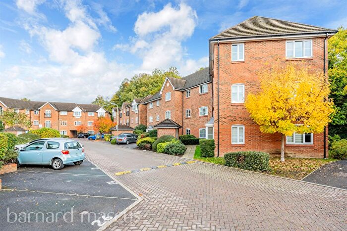 2 Bedroom Flat For Sale In Rydons Way, Redhill, RH1