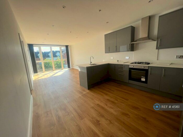 2 Bedroom Flat To Rent In Goldsworth Road, Woking, GU21