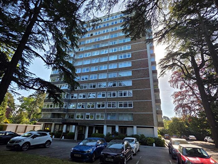 2 Bedroom Apartment For Sale In Bassett Avenue, Southampton, SO16