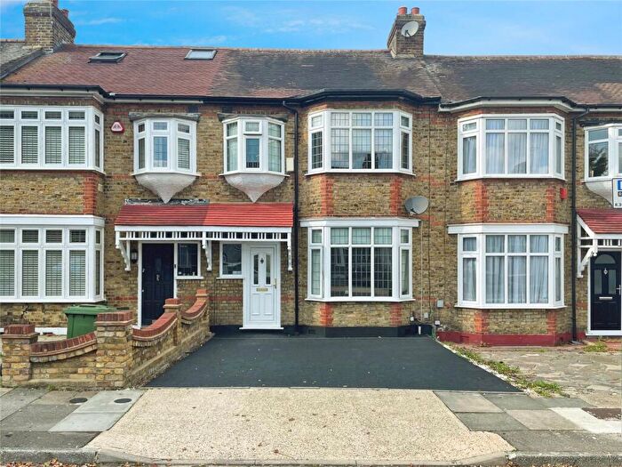 3 Bedroom Terraced House For Sale In Glenwood Drive, Gidea Park, Romford, RM2