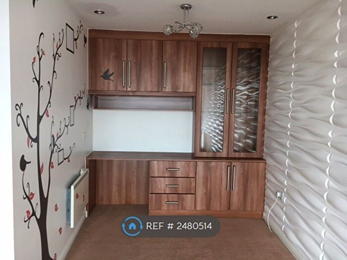 2 Bedroom Flat To Rent In Blenheim Centre, Hounslow, TW3