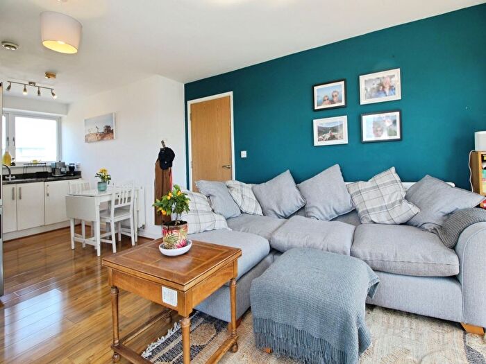 2 Bedroom Flat For Sale In Aire Quay, Hunslet, Leeds, LS10