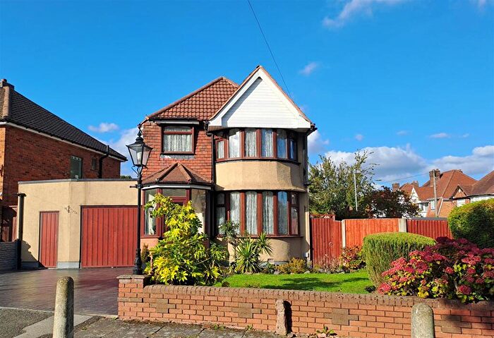 3 Bedroom Detached House For Sale In Rockingham Road, Yardley, Birmingham, B25