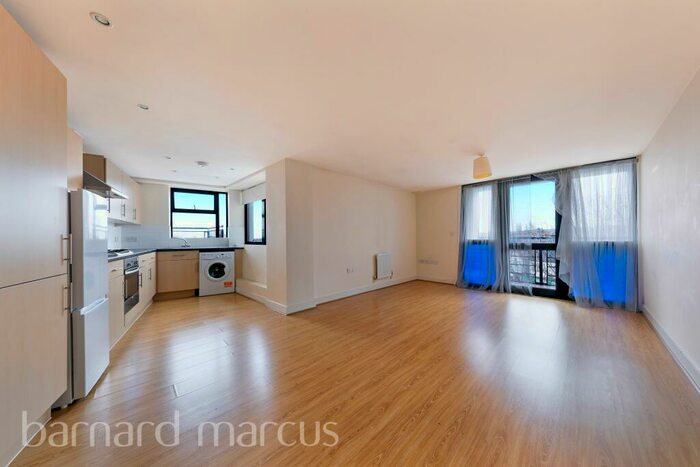 2 Bedroom Flat To Rent In Blackhorse Lane, Croydon, CR0