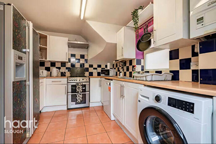 3 Bedroom Semi-Detached House To Rent In Talbot Avenue, Slough, SL3