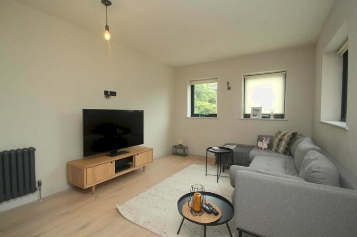 2 Bedroom Property To Rent In Otley Road, Harrogate, HG2