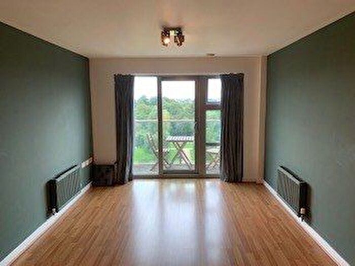 2 Bedroom Flat To Rent In Queen Mary Avenue, London, E18