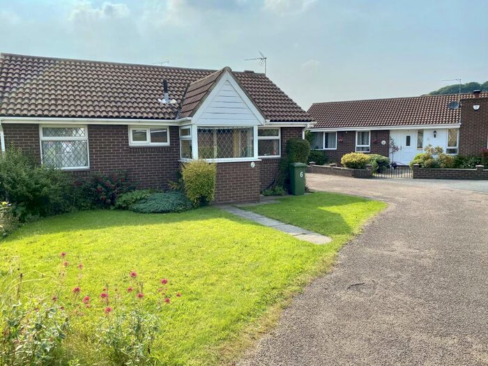 2 Bedroom House To Rent In Eaton Hill, Leeds, LS16