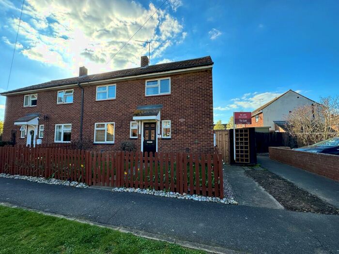 3 Bedroom Semi-Detached House To Rent In Belle Isle Crescent, Brampton, PE28