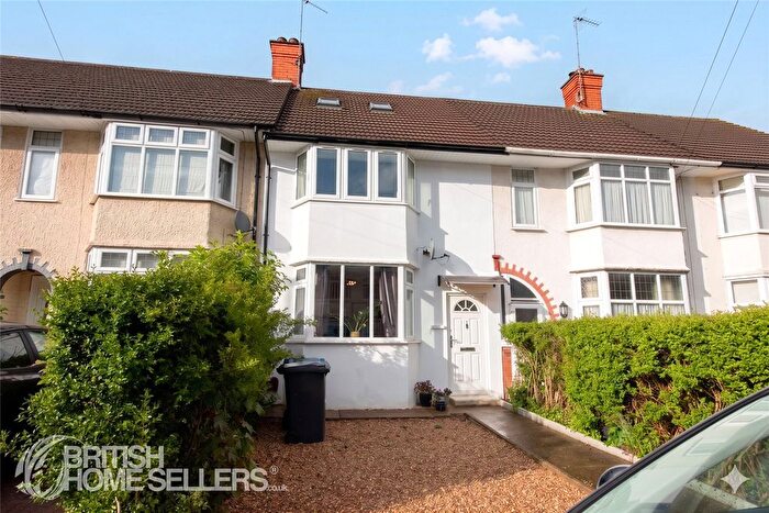3 Bedroom Terraced House For Sale In Highlands Avenue, Northampton, Northamptonshire, NN3