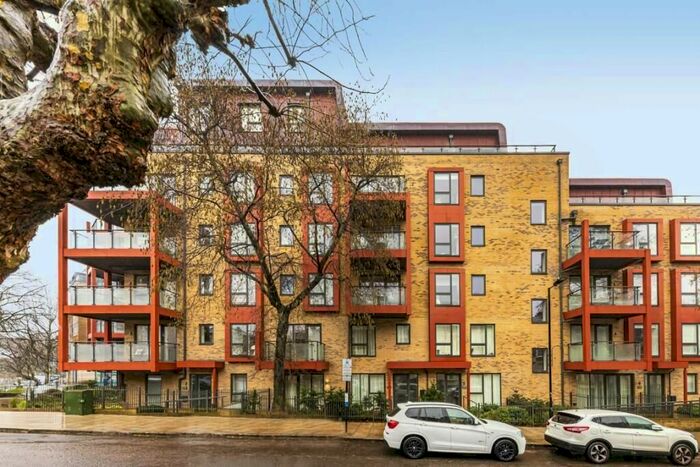 2 Bedroom Flat To Rent In Tollgate Gardens, London, NW6