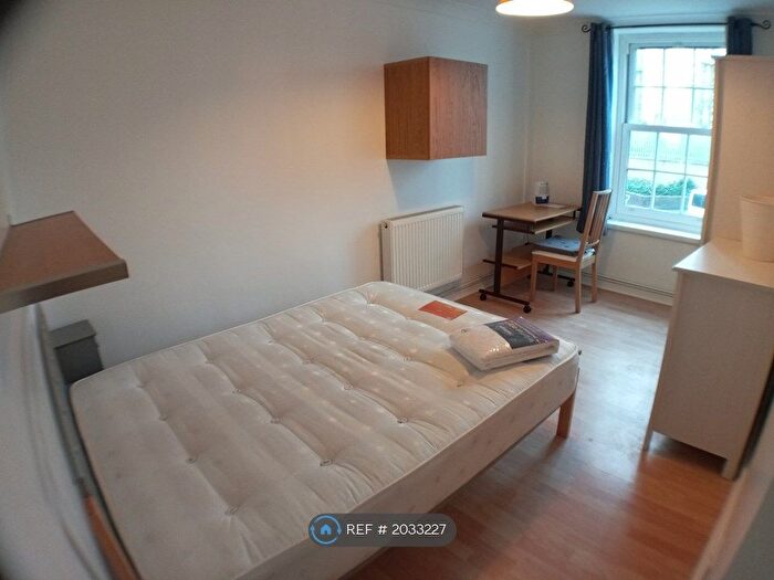 3 Bedroom Flat To Rent In Read House, London, SE11
