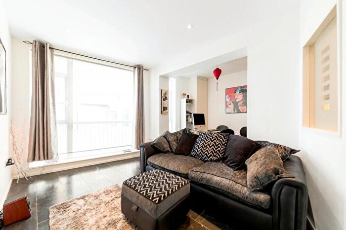 2 Bedroom Flat To Rent In Railton Road, SE24