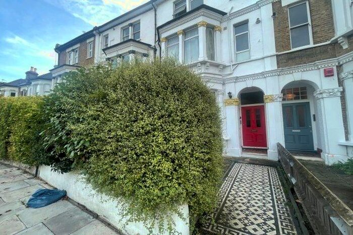 3 Bedroom Flat To Rent In Worlingham Road, London, SE22