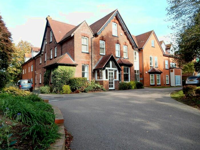 2 Bedroom Flat To Rent In Old Dover Road, Canterbury, CT1