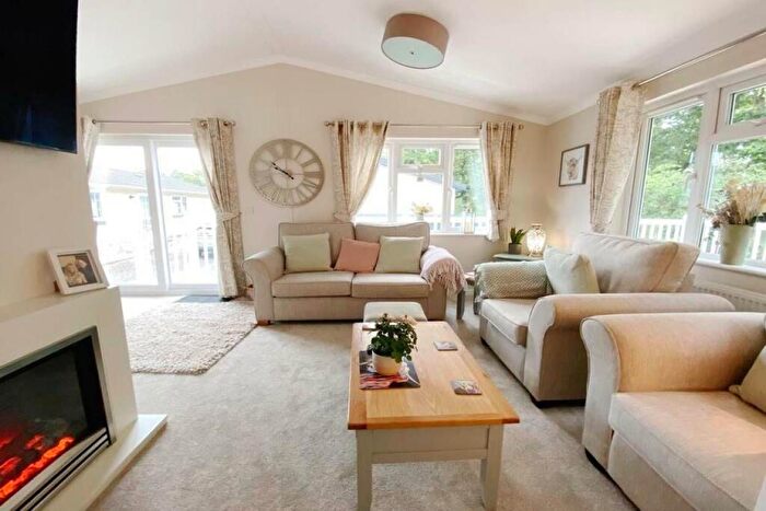 2 Bedroom Park Home For Sale In Organford, Poole, BH16