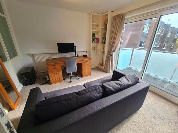2 Bedroom Flat To Rent In Woodville Court, Roundhay, Leeds, West Yorkshire, LS8