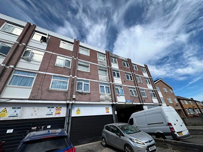 2 Bedroom Apartment For Sale In Bensham Manor Road, Thornton Heath, CR7