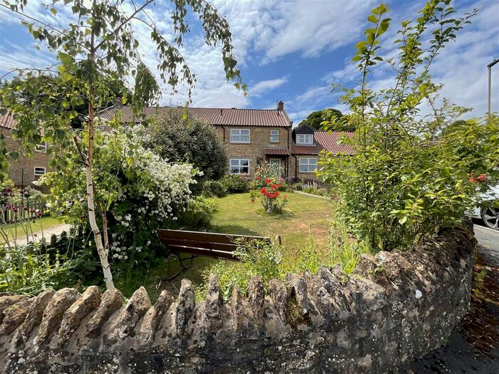 3 Bedroom Terraced House For Sale In Dreaken Fold, West Ayton, Scarborough, YO13