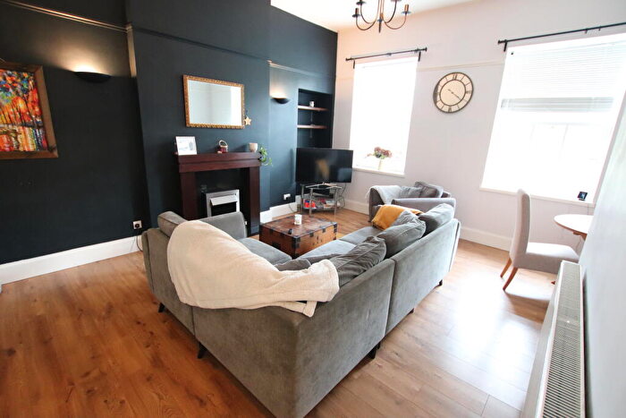 2 Bedroom Flat To Rent In Beith Street, Partick, G11