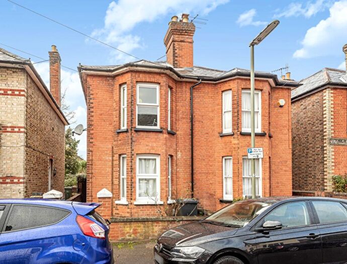 1 Bedroom Flat For Sale In Foxenden Road, Guildford, Surrey, GU1