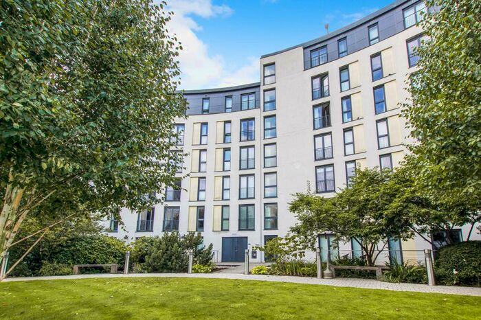 2 Bedroom Flat To Rent In The Hayes Apartments, The Hayes, Cardiff, CF10