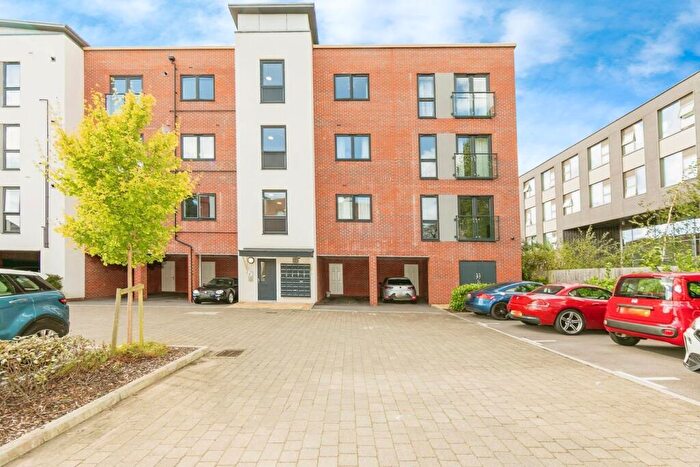 2 Bedroom Apartment To Rent In Elvian Close, Reading, RG30